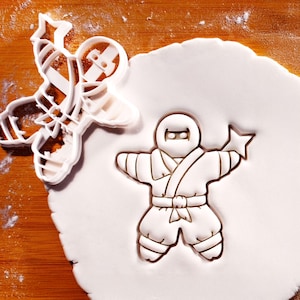 Tagliabiscotti Ninja di pan di zenzero: dolcetto per feste a tema guerriero di arti marziali