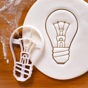 Light Bulb cookie cutter | Bakerlogy biscuit cutters science brainstorm idea electrical engineering electrician lighting crew brainstorm