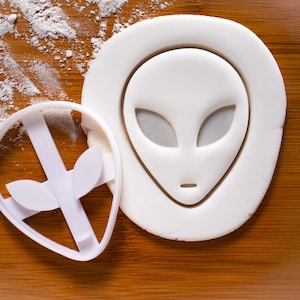 Alien Cookie Cutter – UFO & Spaceship Theme Baking Tool for Sci-Fi Party
