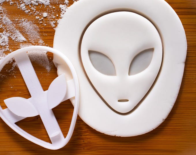 Alien Cookie Cutter – UFO & Spaceship Theme Baking Tool for Sci-Fi Party