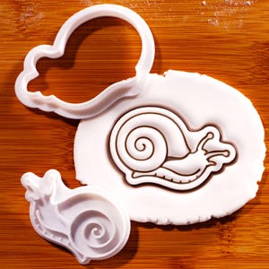 Realistic Snail Mini Cookie Cutter & Stamp Set – Garden Snail Cupcake Topper, Nature, Wildlife, Biology