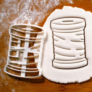 Spool of Thread cookie cutter - Perfect for baking sewing party theme biscuits!