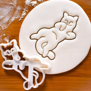 Kitty Roll Cookie Cutter: Cat Rolling, Playful Feline Baking Tool