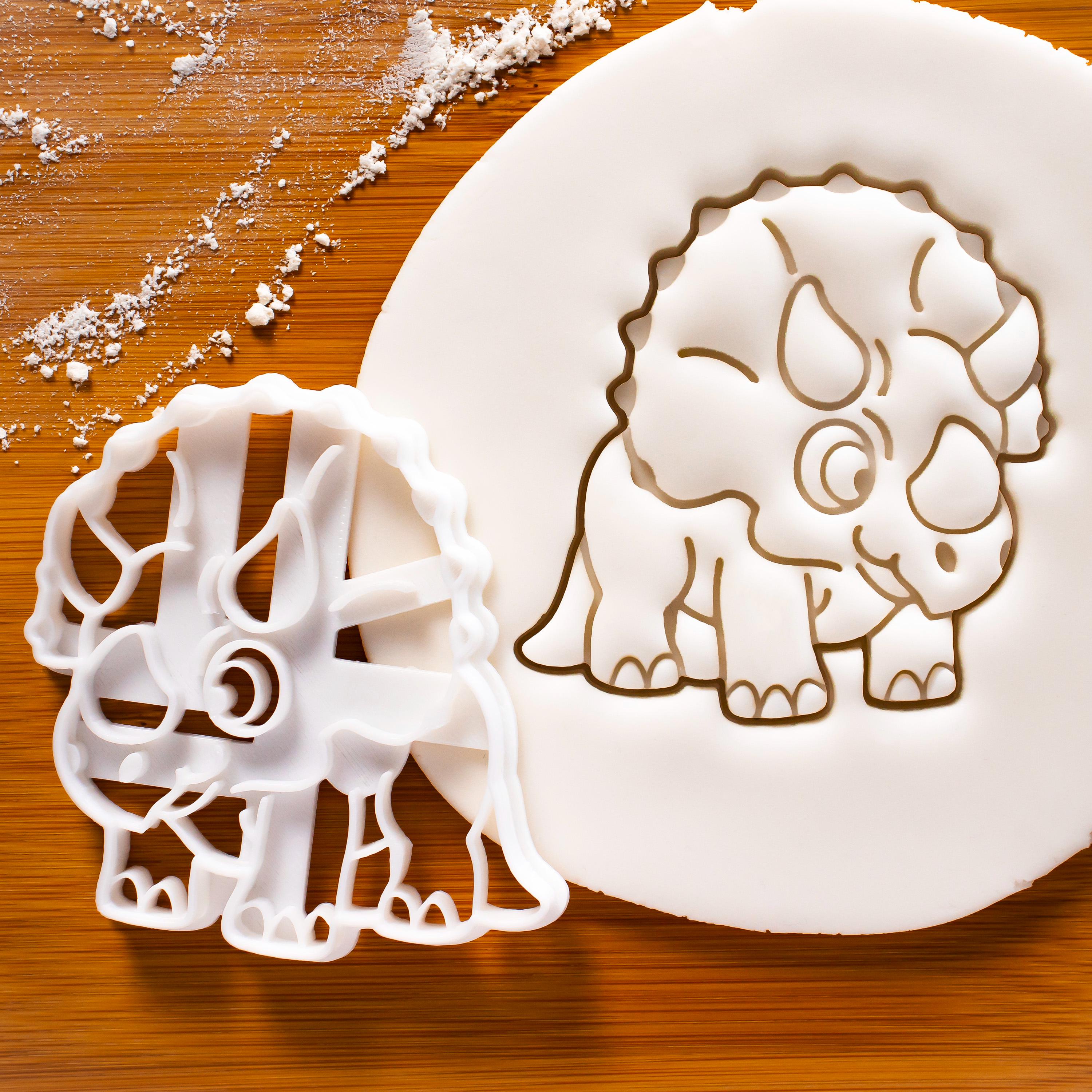 Baby Triceratops cookie cutter and other dinosaurs | biscuit cutter | extinct dinosaur | kawaii 恐竜 science children | Bakerlogy