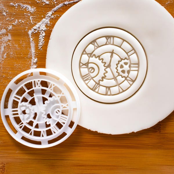 Steampunk Clock cookie cutter - Victorian Era Science Fiction party