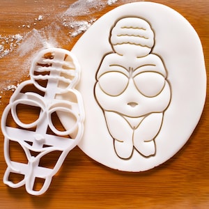 Cortador de galletas Venus de Willendorf (vista frontal): Arte de diosa paleolítica, figura de mujer antigua horneada