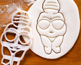 Cortador de galletas Venus de Willendorf (vista frontal): Arte de diosa paleolítica, figura de mujer antigua horneada