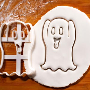 Happy Ghost Cookie Cutter: Spooky Halloween Baking