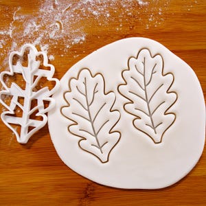 Oak Leaf cookie cutter -  Christmas party winter Xmas display festive celebration