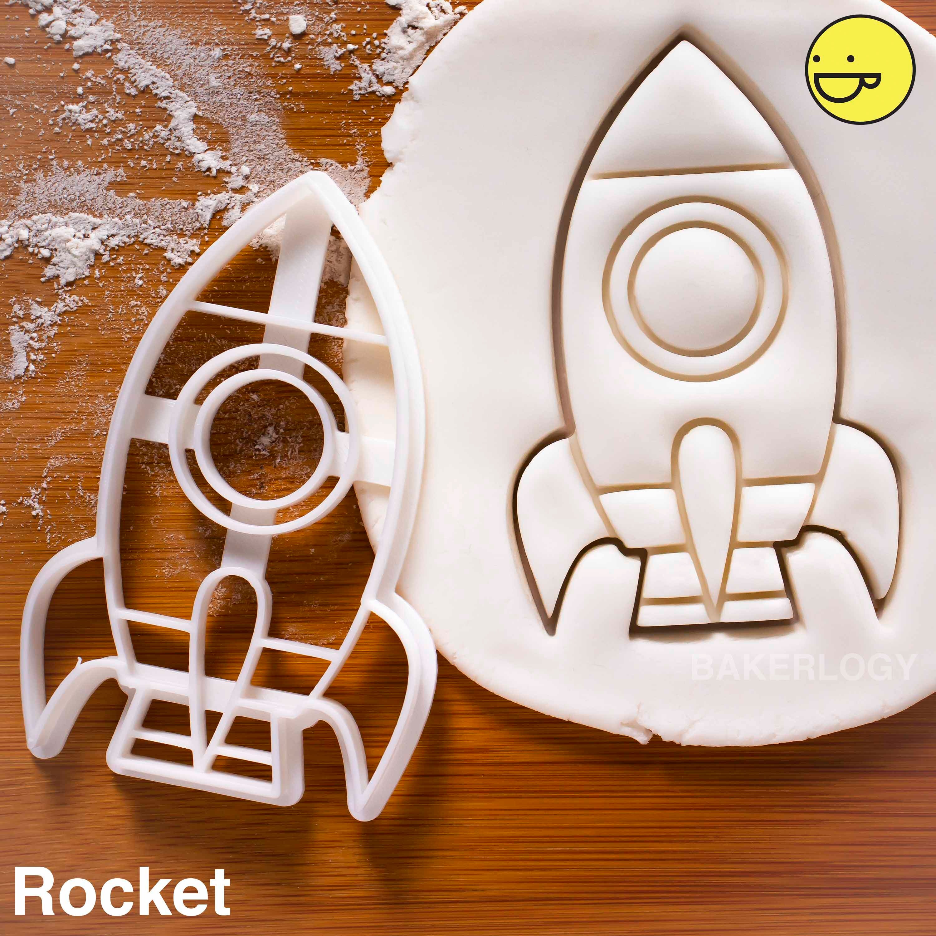 Fangleland Emporte-pièces en forme de vaisseau spatial, astronaute, fusée,  lune, étoile, planète, cercle : : Cuisine et Maison