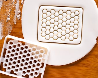 Honeycomb Cut Cookie Cutter – Beekeeping & Honey Theme Baking Shape