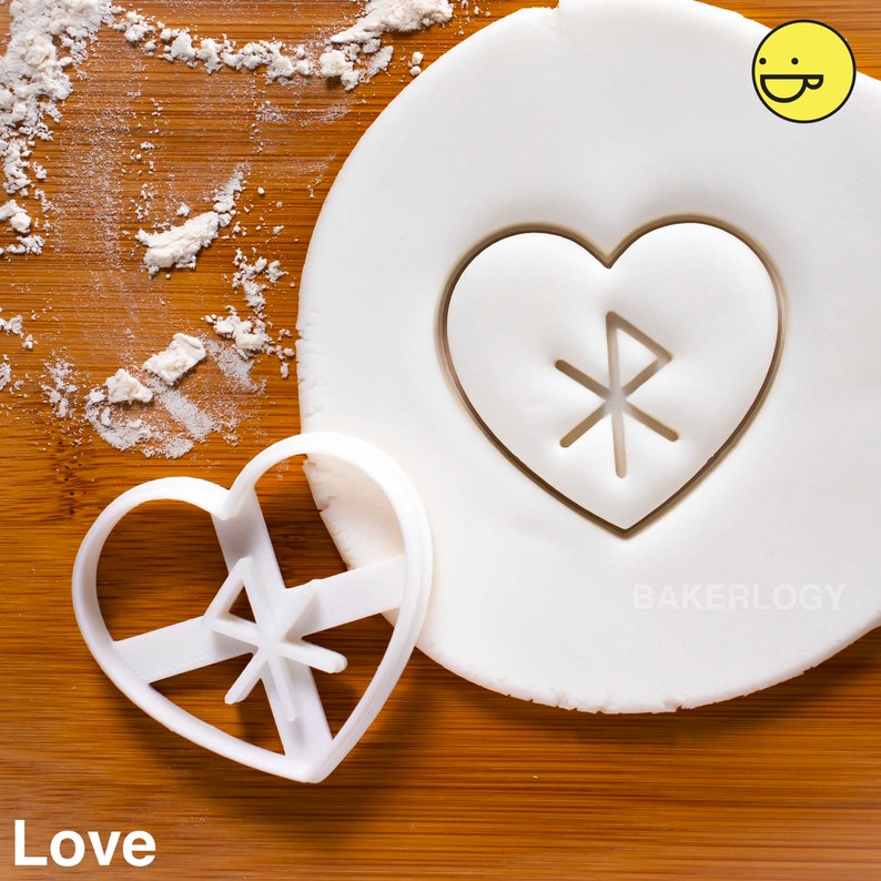 Nordic Rune Love cookie cutter Bakerlogy biscuit cutters Heart Celtic norse runes viking magic charm incantation galdr symbol healing Love