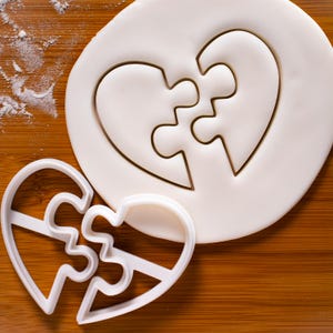 Juego de cortadores de galletas con forma de corazón (2 piezas): rompecabezas entrelazados a juego para repostería de bodas y San Valentín