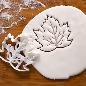 Maple Leaf Cookie Cutter: Fall Leaves for Woodland & Thanksgiving Baking, Autumn Season