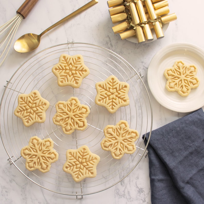 Snowflake cookie cutter ice crystal biscuit cutters neige 下雪 강설 Schnee frozen snow flake facets fractal art flakes one of a kind ooak image 6