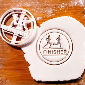 Finisher Medal Cookie Cutter: Marathon Runner Award