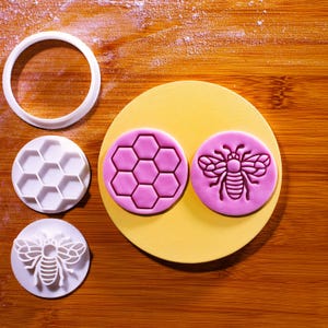 Jeu d'emporte-pièces et d'estampes Reine des abeilles (taille mini 2 pouces) : nid d'abeille, cuisson printanière
