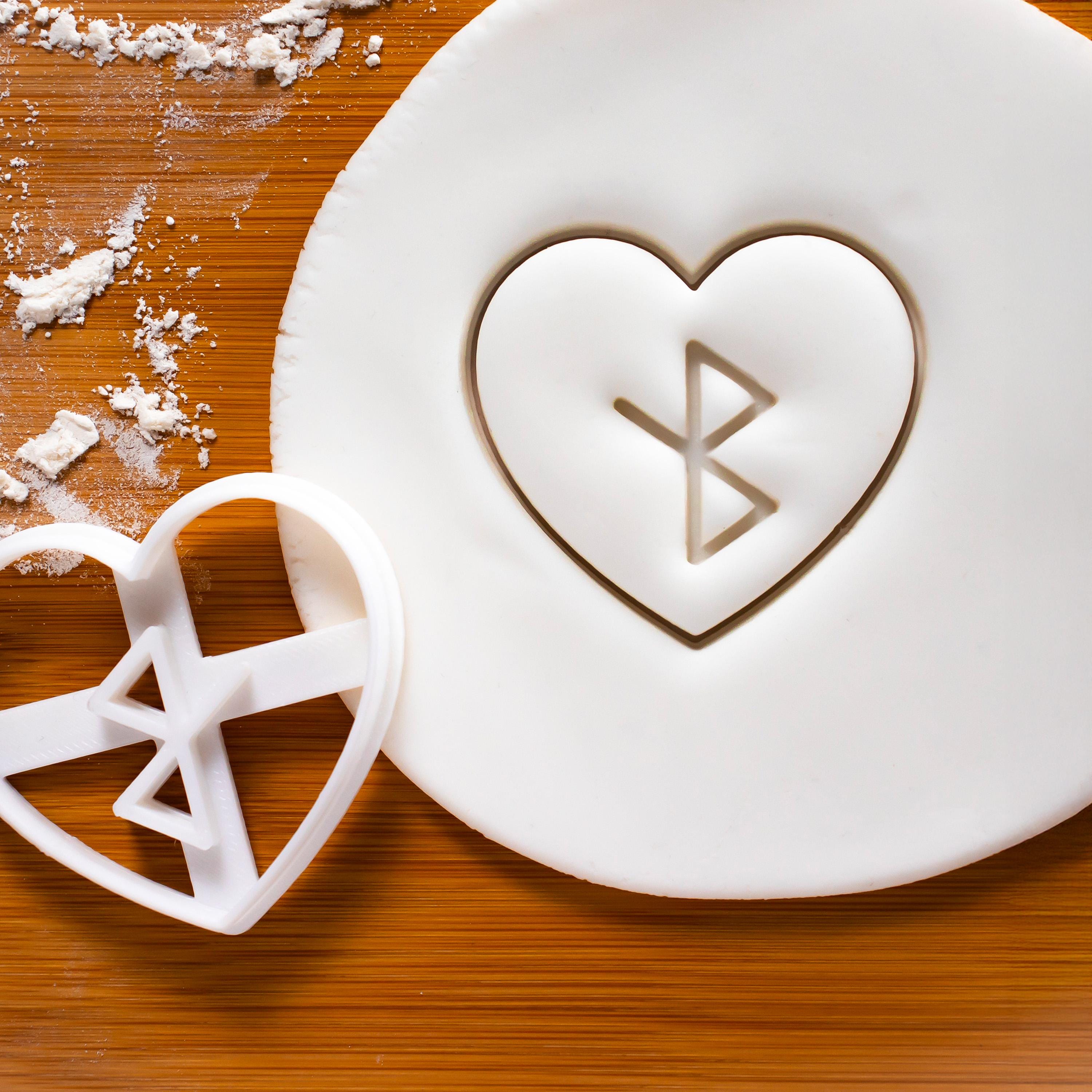 Set 3 Tagliabiscotti Rune Nordiche &ndash; Healing, Love, Health &ndash; Bakerlogy, UK