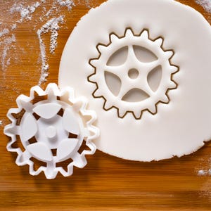 Steampunk Gear cookie cutter - Victorian Era Science Fiction party
