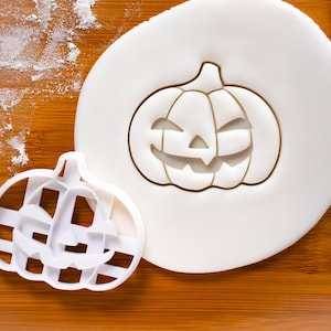 Jack-o’-Lantern Cookie Cutter – Carved Pumpkin Shape for Halloween, Spooky & Fall Baking