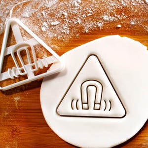 Strong Magnetic Field Warning Cookie Cutter for MRI Radiology Themed Treats!