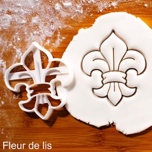 Fleur de Lis Ausstechform: Elegantes Backdesign Fleur de lis