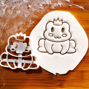 Frog with Crown Cookie Cutter: Enchanting Edibles