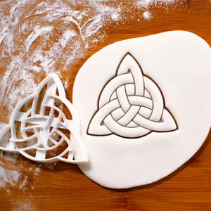 Cortador de biscoitos Triquetra Celtic Knot – Molde de biscoito com símbolo da Trindade Irlandesa, Dia de São Patrício
