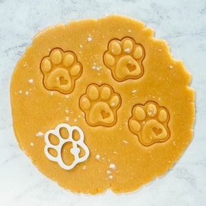 Cute Paw Prints cookie cutters biscuit cutter heart realistic paws print dog lover gifts dogs snacks foot prints feet footprint pup puppy image 2