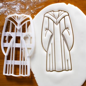 Graduation Gown Cookie Cutter – Academic Dress Shape for Graduate, Ceremony & Party Baking