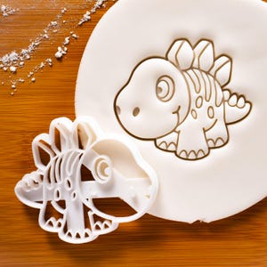 ベビーステゴサウルスクッキーカッターとその他の恐竜 | ビスケットカッター | 絶滅した恐竜 | Stego Stegosauria 恐竜 科学 子供 | Bakerlogy