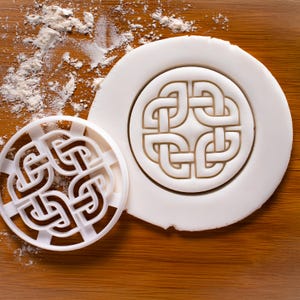 Koekjesvorm met Keltisch schildknoop | bescherming Noordse runen Icovellavna Vikinggevechtssymbool Kelten