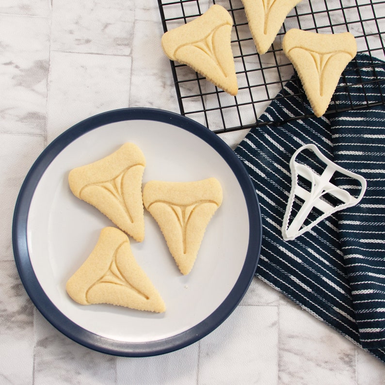 Great White Shark cookie cutter biscuit cutter realistic design cookies predator surfboard tooth cutters craft ooak fierce Bakerlogy image 4