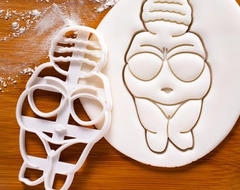 Venus of Willendorf cookie cutter - Bakerlogy biscuits cutters deity divine goddess female woman human figure Paleolithic art artifact
