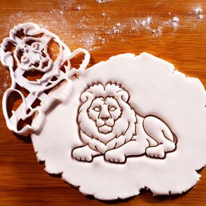 Lion Cookie Cutter: Safari Baking, Wildlife Animal Theme