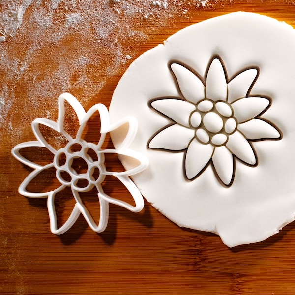 Edelweiss Flower Cookie Cutter - Elevate Your Cookies with Alpine Charm!