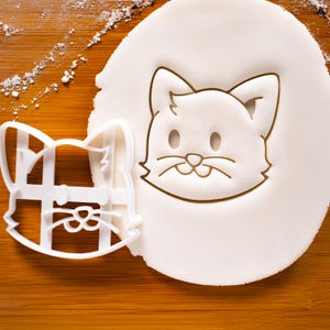 Cat Face cookie cutter | feline theme biscuit cutters purrfect katze kids party ideas | Bakerlogy