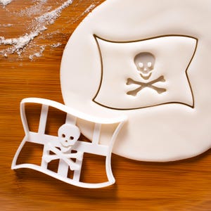 Pirate Flag cookie cutter | Jolly Roger skulls crossbones pirates cookies kids birthday party vintage nautical halloween symbol boat parrot