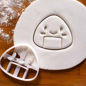 Onigiri Reisbällchen Ausstechform (Happy) | お Lebens り 御 り お に ぎ り ( お 結 び お む す び ㏡ り に ぎ り め し Omusubi Nigirimeshi Keks Ausstecher Japanisch Nori Chef Oishi