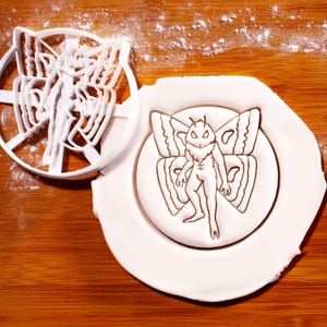 Cortador de Biscoitos Realista do Homem-Mariposa – Design Assustador de Criptídeo para Amantes do Halloween e do Folclore | Bakerlogy