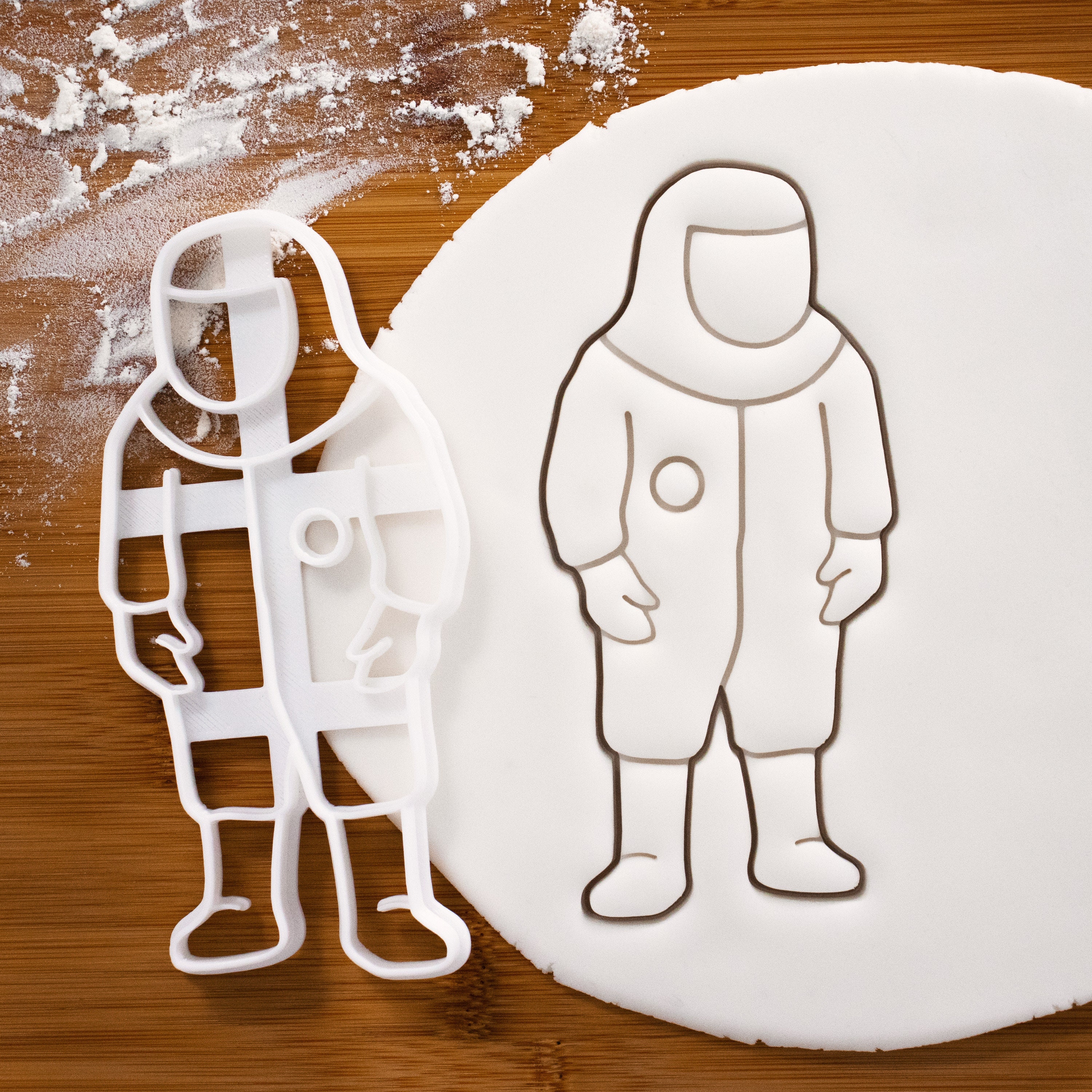  Space Astronaut cookie cutter, 1 piece - Bakerlogy: Home &  Kitchen