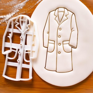 Tagliapasta a forma di camice da laboratorio: design del camice bianco per scienziati, insegnanti STEM e medici