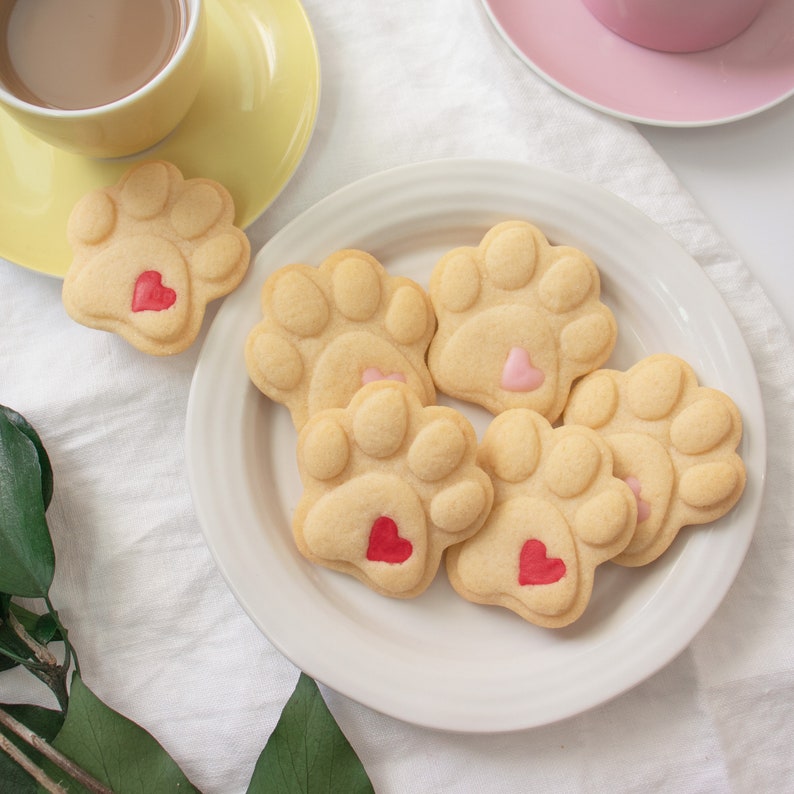 Cute Paw Prints cookie cutters biscuit cutter heart realistic paws print dog lover gifts dogs snacks foot prints feet footprint pup puppy image 3