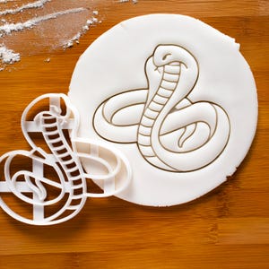 Serpent Cookie Cutter: Snake Design for Reptile Lovers & Wildlife Baking