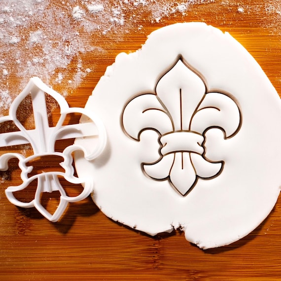 Fleur de Lis Cookie Cutter: Elegant Baking Design