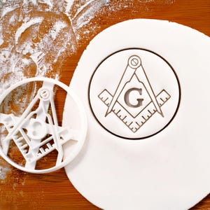 Tagliabiscotti massonico con squadra e compasso: simbolo massonico per la cottura in loggia e cerimonia
