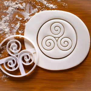 Triskelion Cookie Cutter – Celtic Triple Spiral Symbol Shape for Irish & Pagan Theme Baking