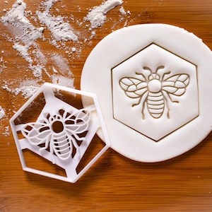 Honey Bee cookie cutter | Honeybee biscuit design | honeybees cookies cutters | bees pollen nectar insect gingerbread craft ooak | Bakerlogy