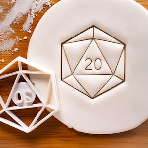 Naturlig kakform med 20 ikosaeder - platonisk geometrisk form för lyckliga spelare