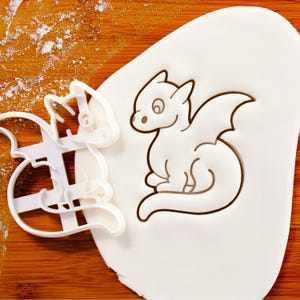 Baby Dragon Cookie Cutter – Mythical Creature Shape for Fantasy & Medieval Party Baking